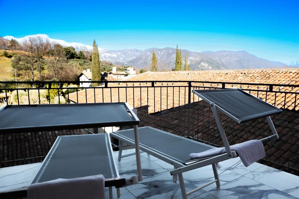 Patio, Day, Natural landscape, View (from property/room), Balcony/Terrace, Dining area, Mountain view