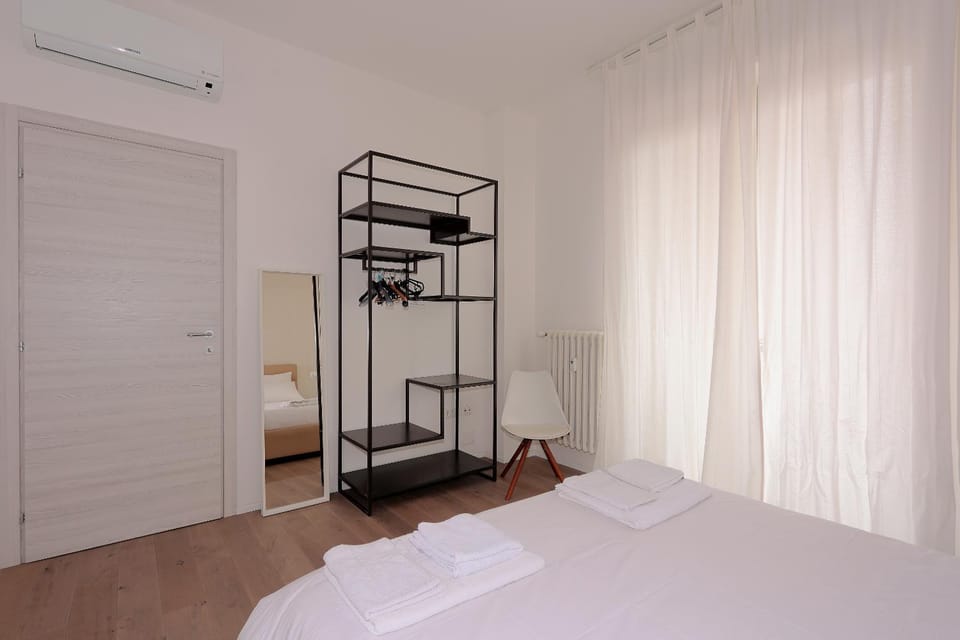 Bed, Bedroom, wardrobe, air conditioner