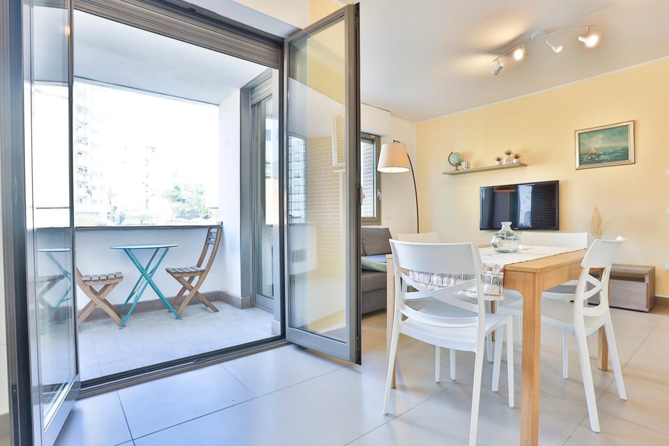 TV and multimedia, Balcony/Terrace, Living room, Dining area
