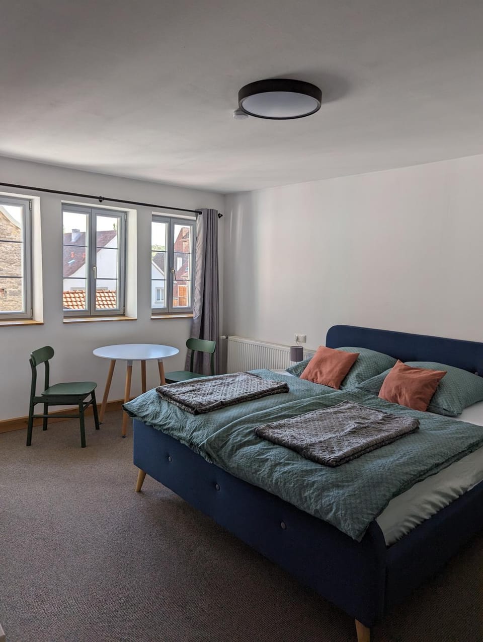 Bed, Photo of the whole room, Seating area