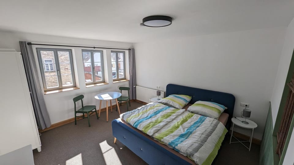 Bed, Seating area