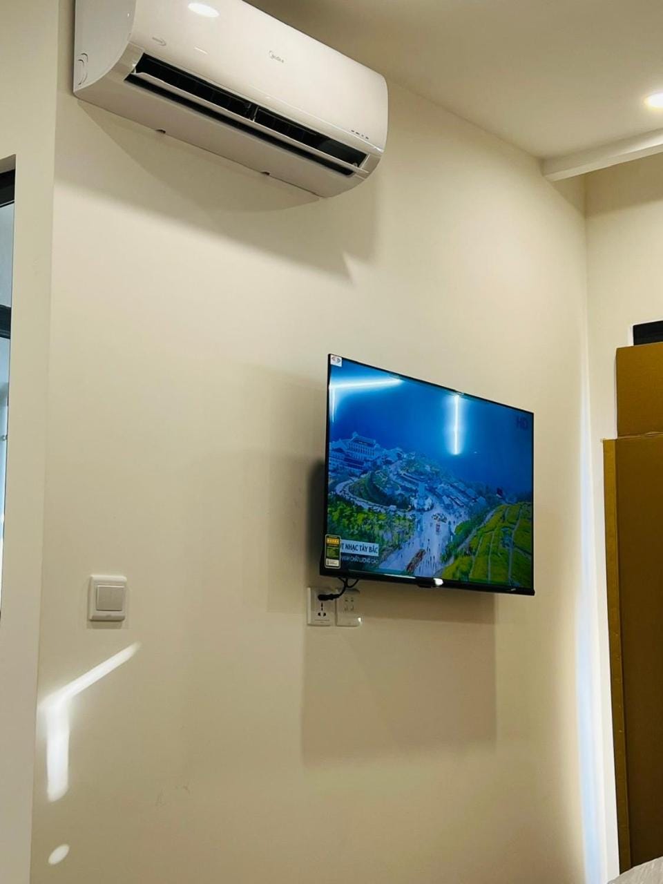 Studio-Luxury-Vinhome Smart City Mỹ Đình- Netflix Apartment in Laos