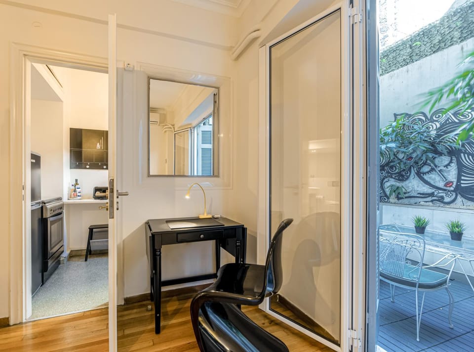 the Artistic One-Bedroom Studio in Plaka Apartment in Plaka