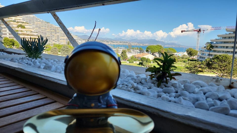 L'ASTRONAUTE - Balcon vue mer - CLIM - place parking privée - Marina baie des anges Apartment in Villeneuve-Loubet