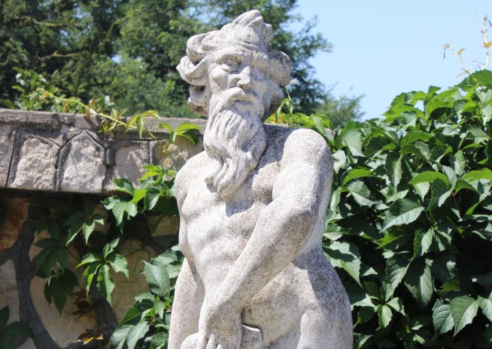 Day, Decorative detail
