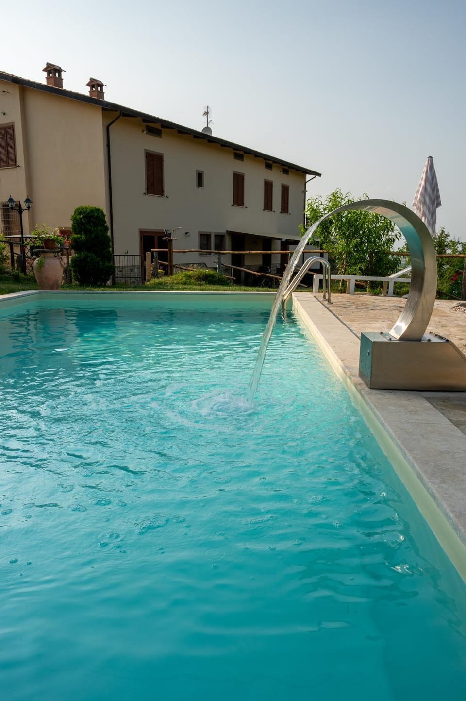 Property building, Day, Pool view, Swimming pool, sunbed