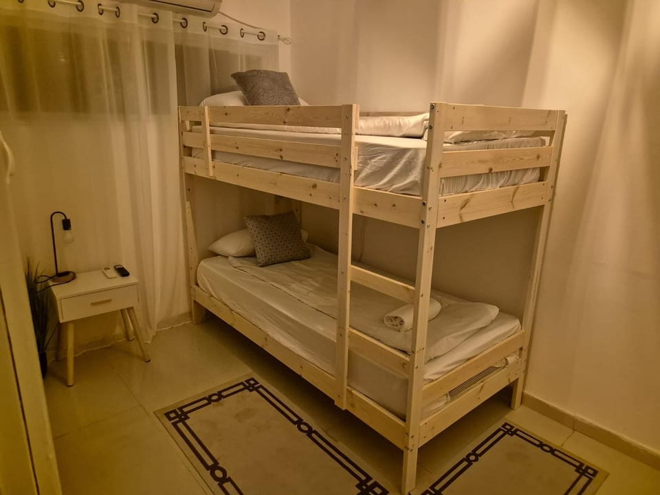 Bedroom, bunk bed