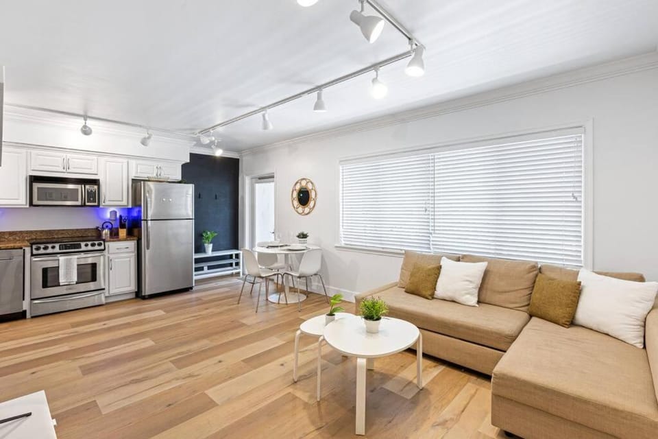 Charming Apartment near Las Olas Blvd Apartment in Fort Lauderdale