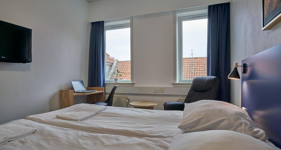 Bed, TV and multimedia, hair dresser, heating, internet, towels