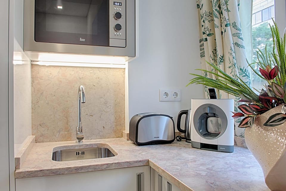 Coffee/tea facilities, minibar