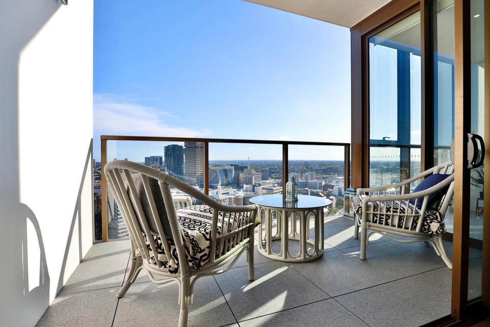 Day, View (from property/room), Balcony/Terrace, Living room, Seating area, City view