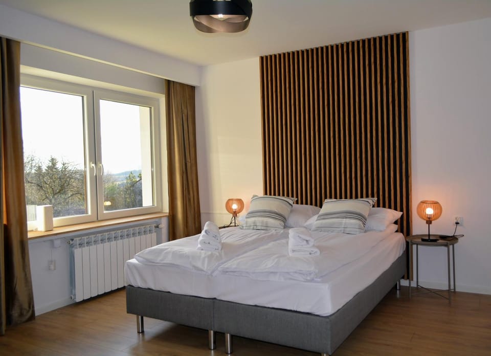 Bed, Photo of the whole room, Bedroom, internet, towels