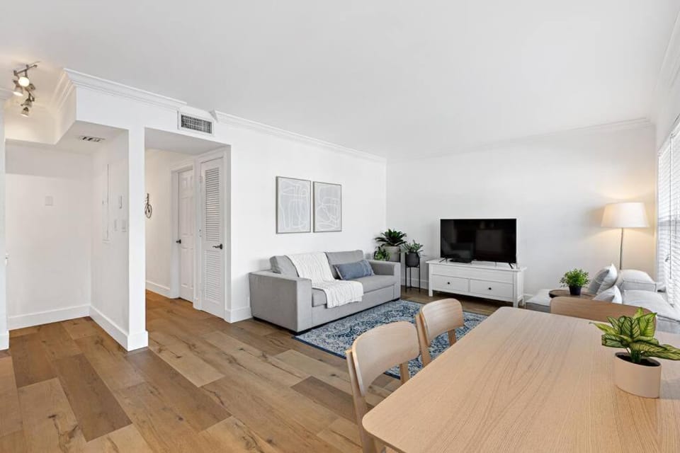 Beach Apt with Waterview in Las Olas Blvd Apartment in Fort Lauderdale