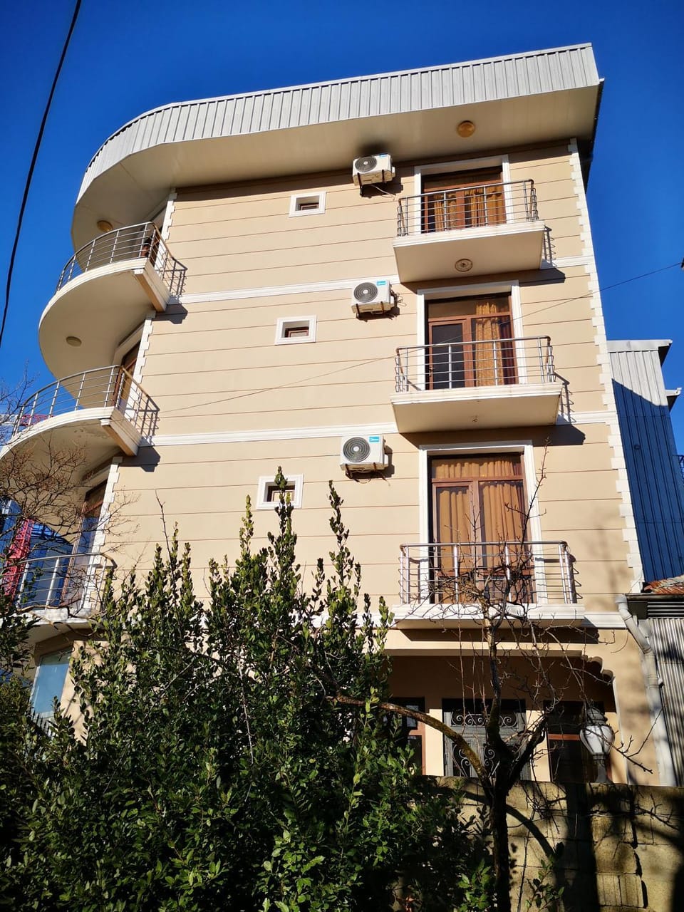 Property building, Facade/entrance, Day