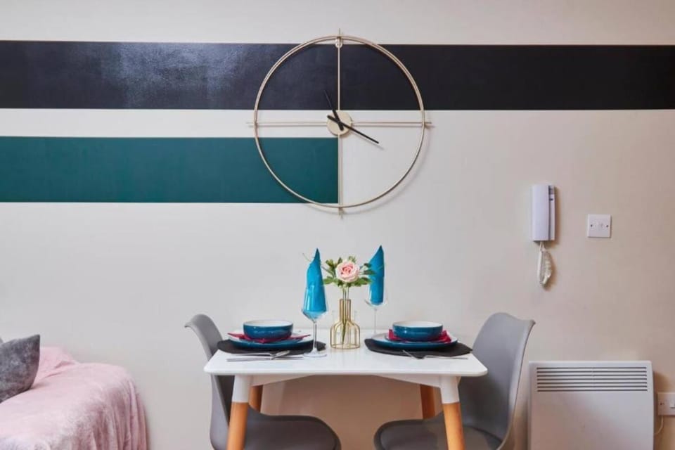 Beautiful 1 Bedroom Flat in Leeds - Sleeps 4 Apartment in Leeds