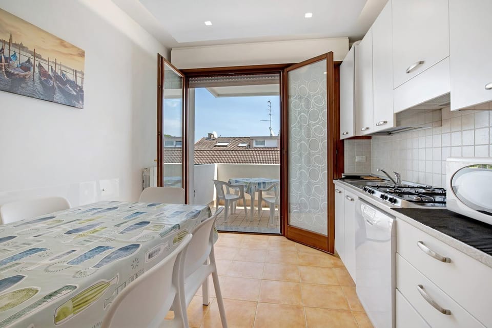 Property building, Kitchen or kitchenette, Living room