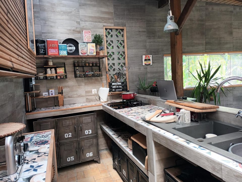 Kitchen or kitchenette