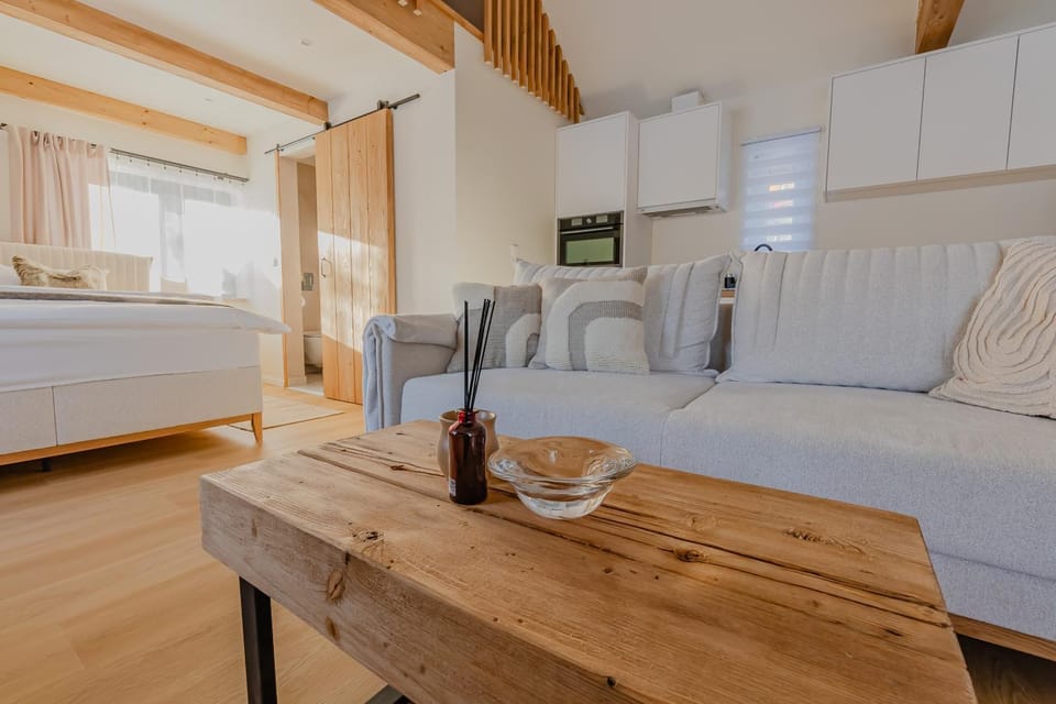 Bed, TV and multimedia, Living room, Photo of the whole room, Seating area, Bedroom