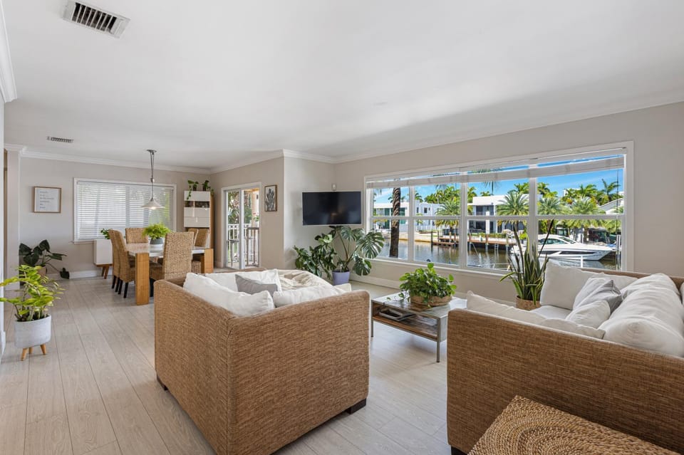 Communal lounge/ TV room, TV and multimedia, Living room, Seating area