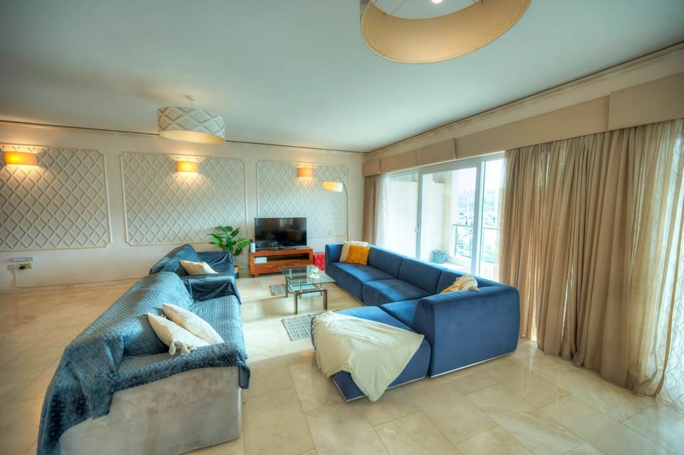 Spacious Seafront 3bedrooms, sea view balcony GOTAX-1 Apartment in Malta