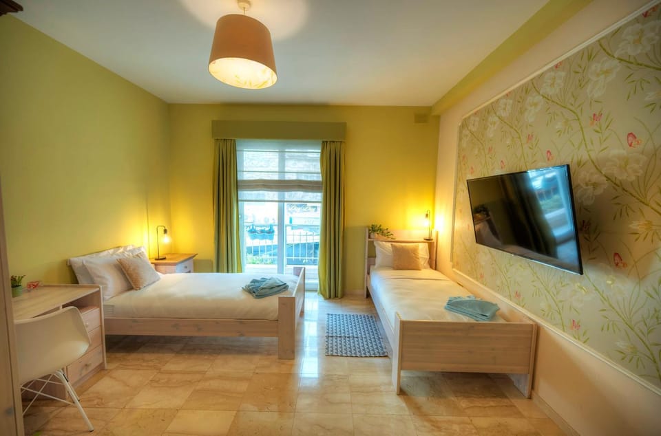 Spacious Seafront 3bedrooms, sea view balcony GOTAX-1 Apartment in Malta