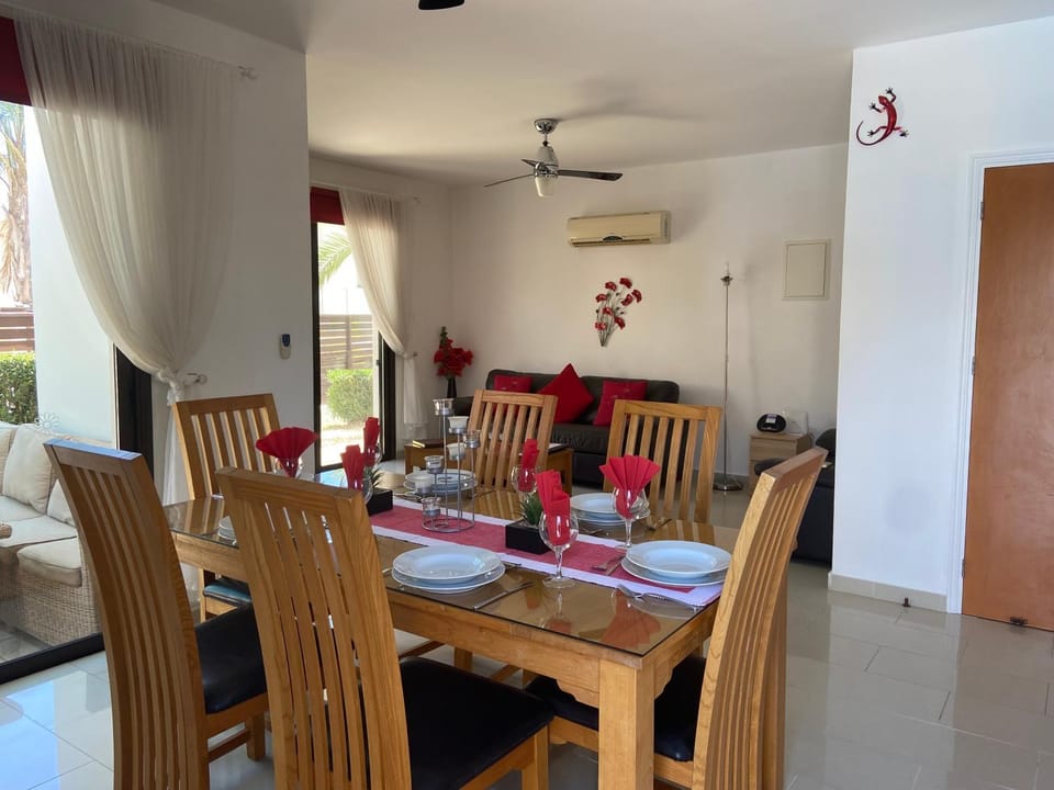 Dining area, fireplace, air conditioner