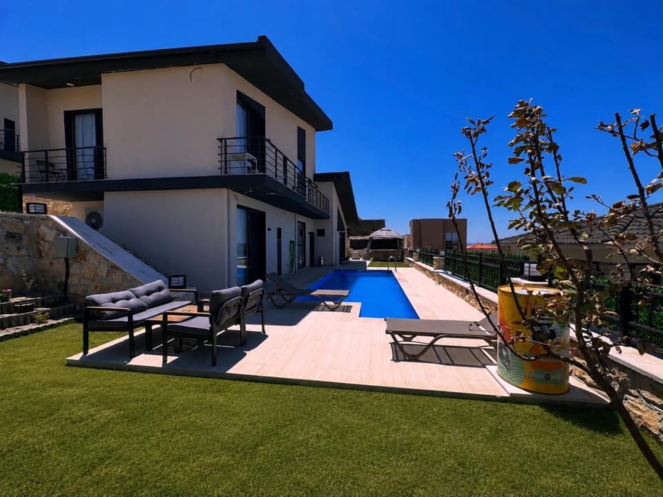 Mila Villa Foçaköy Tuzlu Su Havuzlu Müstakil Villa Vacation rental in İzmir Province