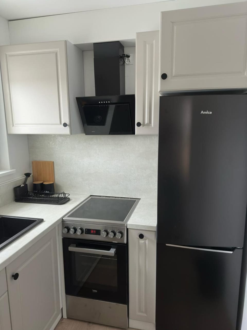 Kitchen or kitchenette, oven, pet friendly, stove