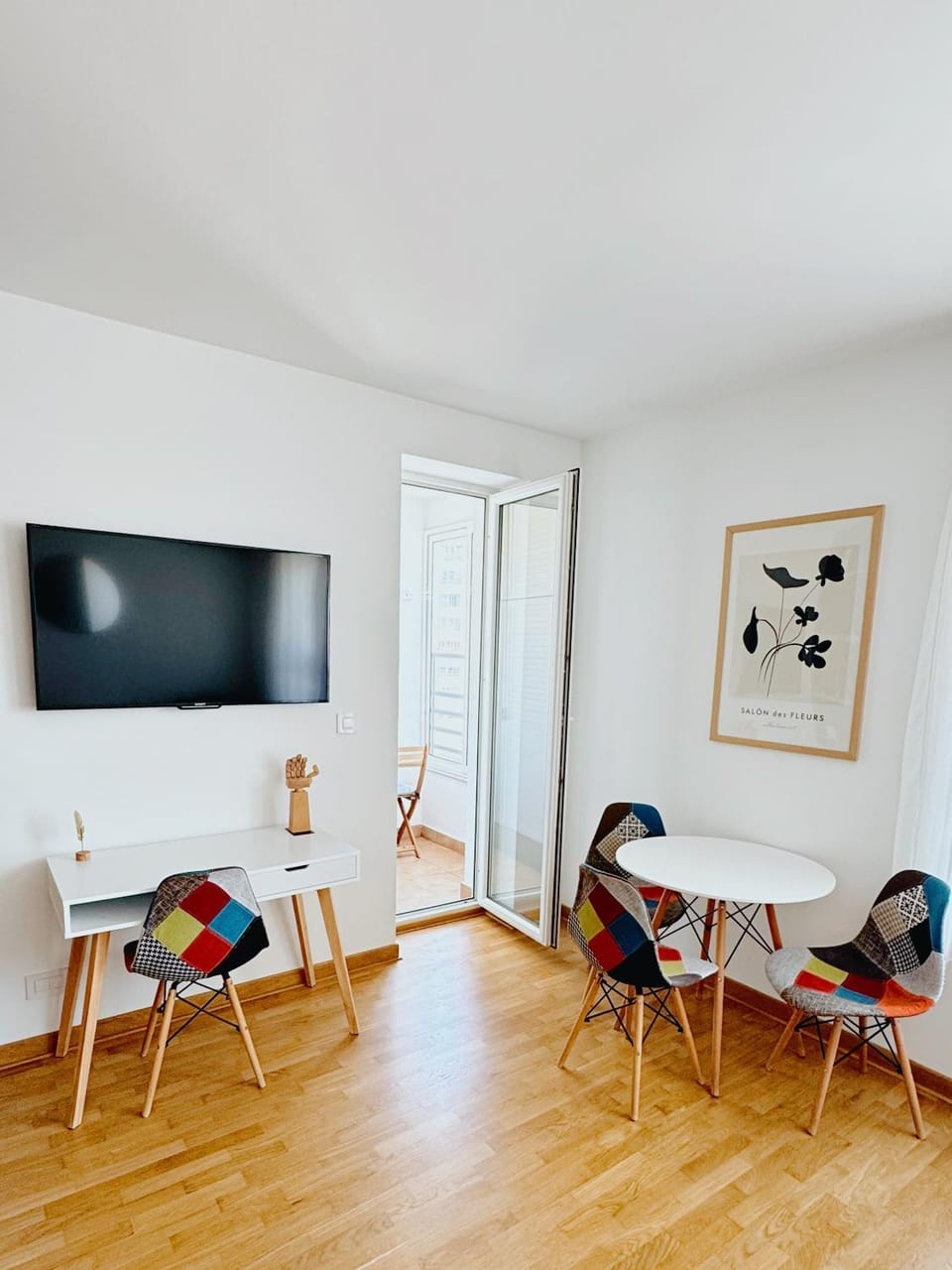 TV and multimedia, Living room, Dining area