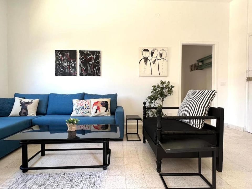 Sunlit 2BR apt on MarMikhael Stairs Apartment in Africa