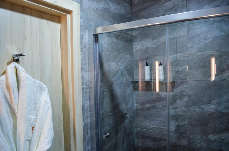 Shower, Bathroom, towels