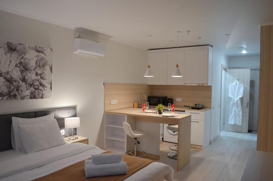 Bed, Kitchen or kitchenette, Photo of the whole room, Bedroom