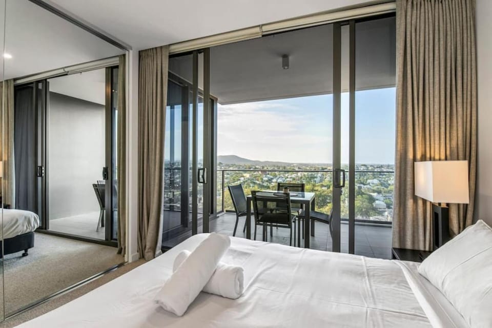 Stunning cityview 1BR Apt, 1 min to train Apartment in Brisbane