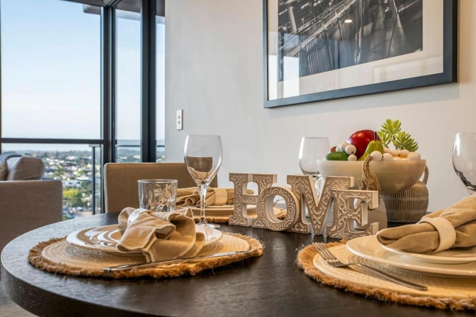Stunning cityview 1BR Apt, 1 min to train Apartment in Brisbane