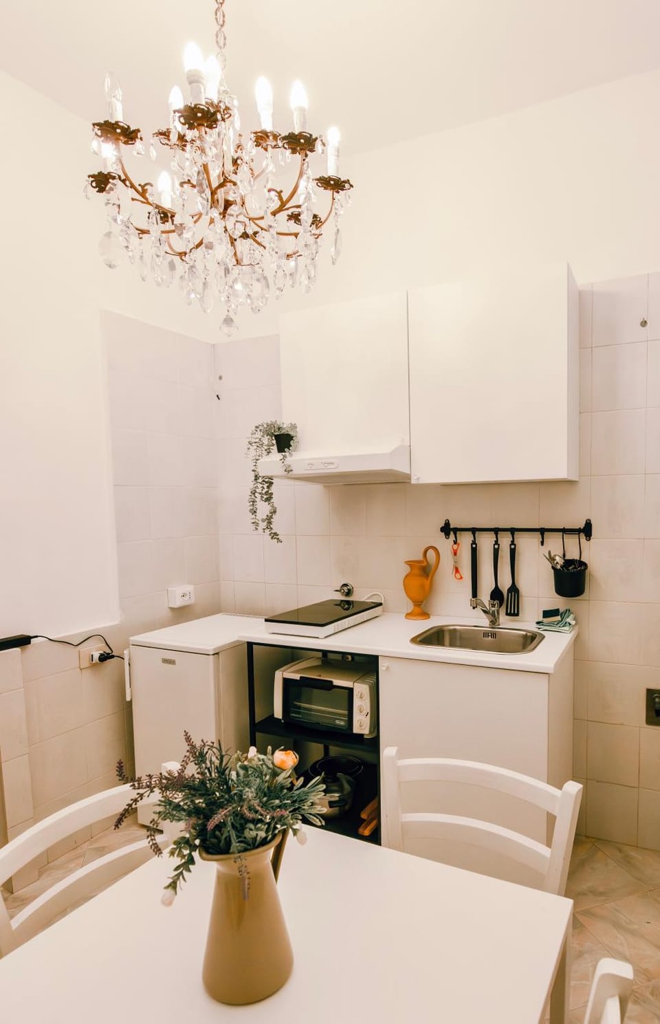Kitchen or kitchenette, Floor plan, Dining area, Food, Lunch, Lunch, stove, stove, kitchen