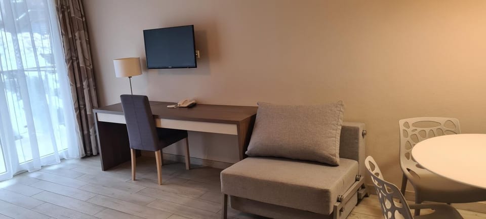 TV and multimedia, Living room, Dining area