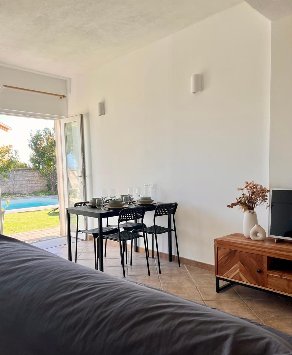 TV and multimedia, Living room, Dining area
