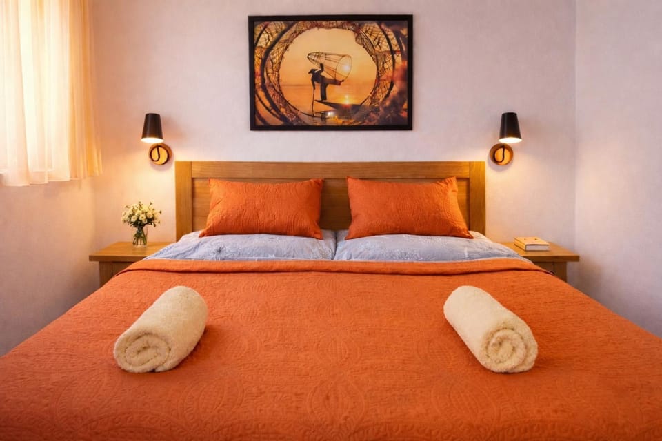 Bed, Photo of the whole room, Bedroom