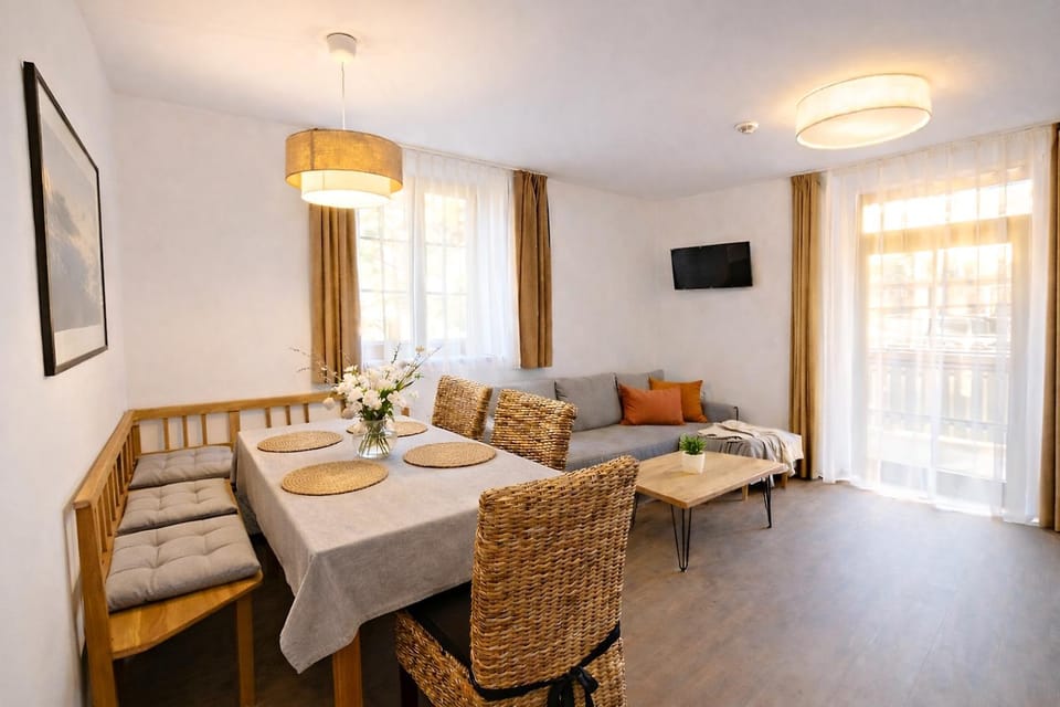 Communal lounge/ TV room, Living room, Seating area, Dining area