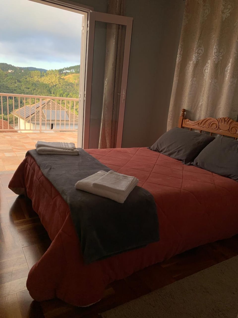 Bed, View (from property/room), Balcony/Terrace, Bedroom, Mountain view, towels