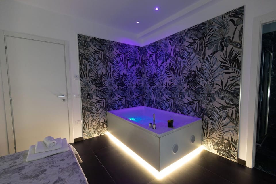 Hot Tub, Bath