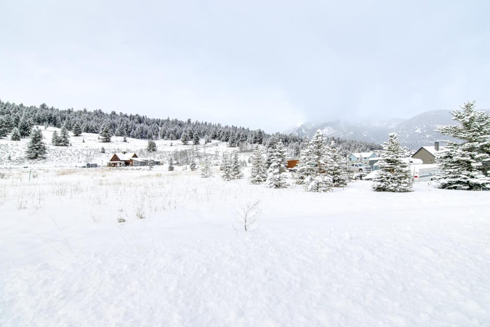 First-Floor Big Sky Condo with Hot Tub! House in Big Sky