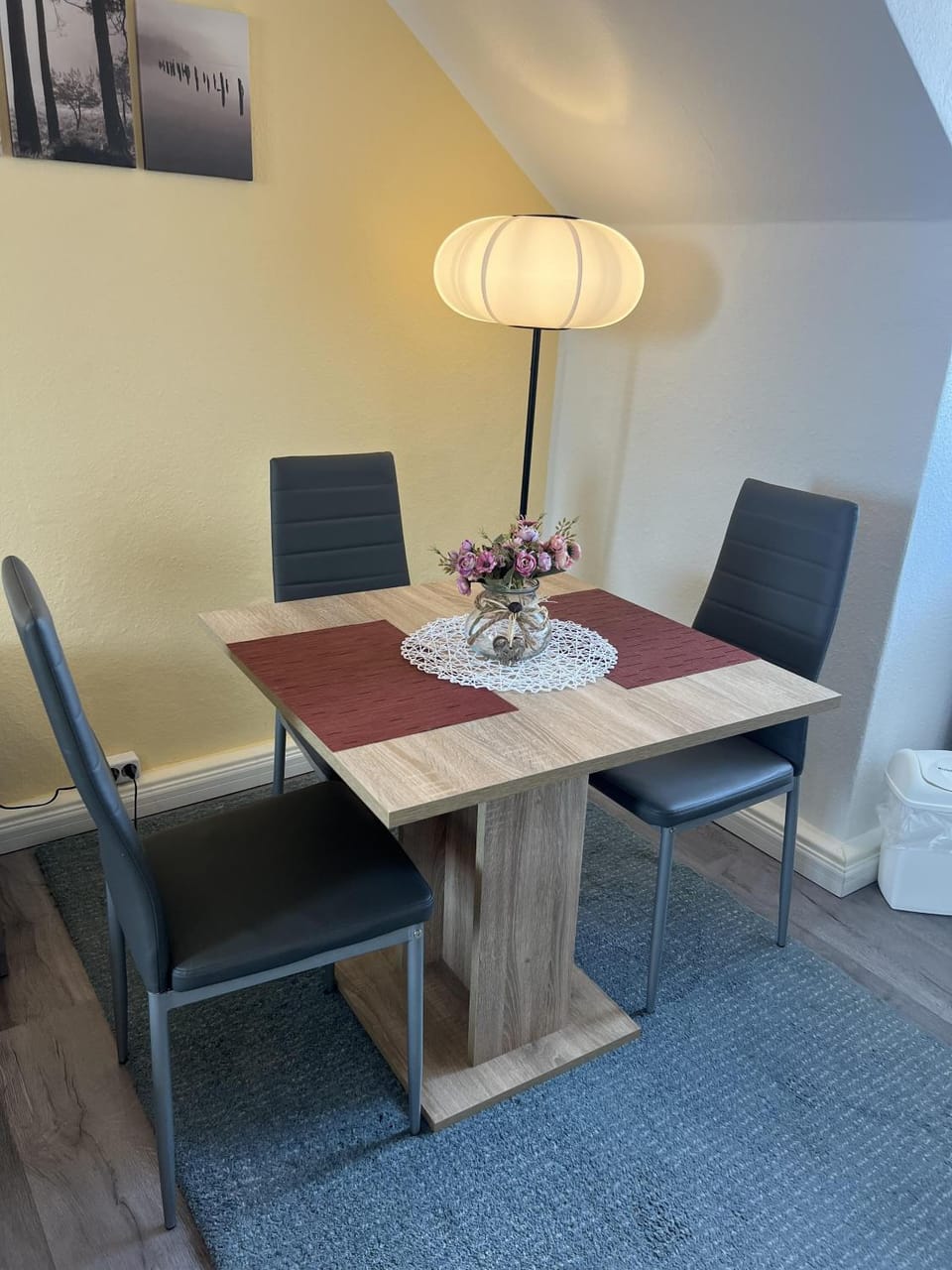 Seating area, Dining area