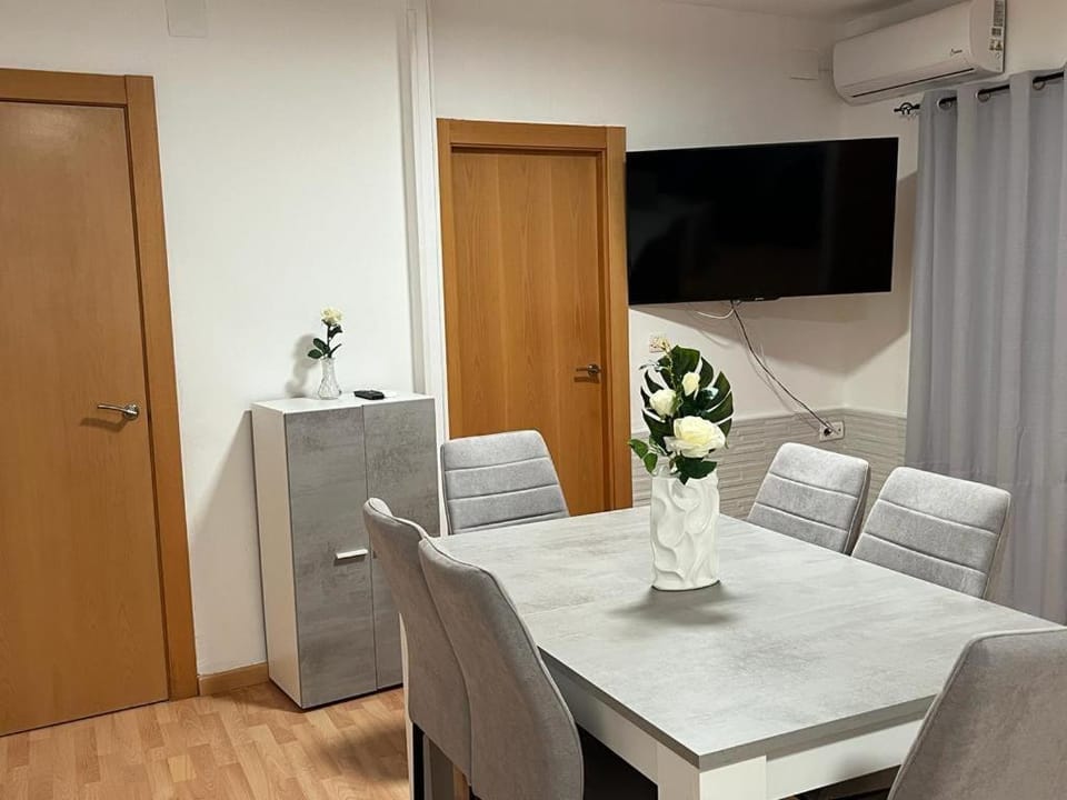 Living room, Dining area