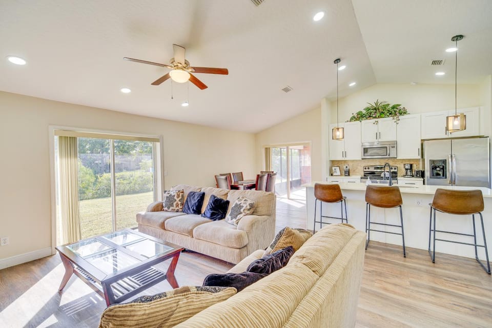 Sunny Palm Bay Home w/ Screened Porch Near Beaches House in Palm Bay