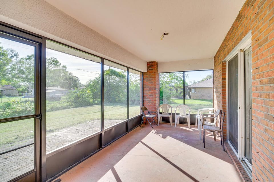 Sunny Palm Bay Home w/ Screened Porch Near Beaches House in Palm Bay