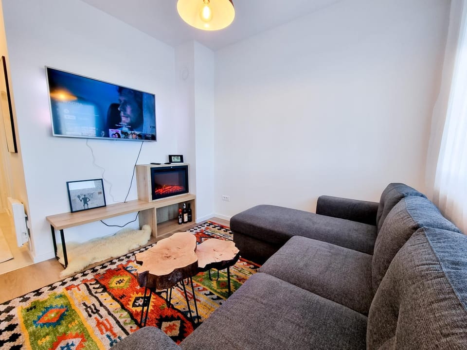 Communal lounge/ TV room, Living room, Seating area, Evening entertainment