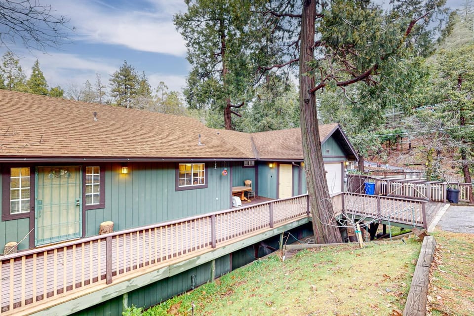 Creekside Cabin Cabin in Crestline
