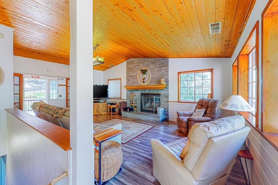 Creekside Cabin Cabin in Crestline