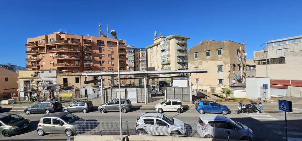Day, Neighbourhood, City view, Street view, Location, Parking